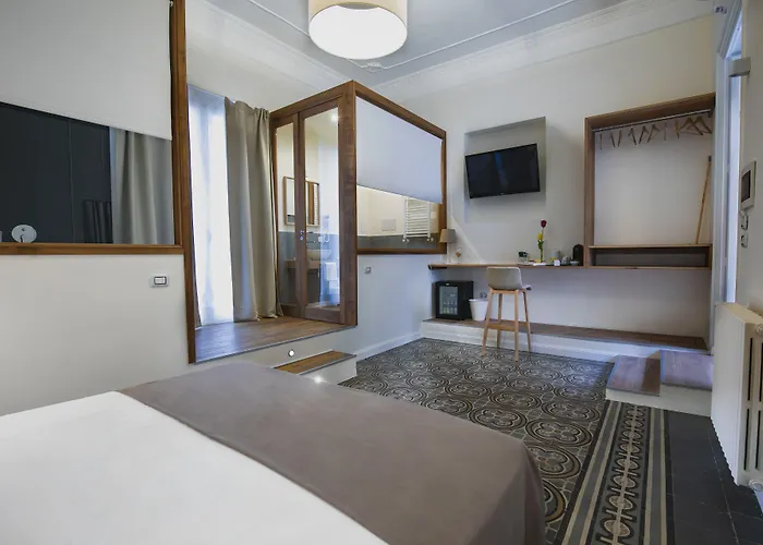 Bed In Pensión 4*